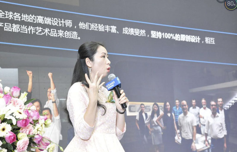3(欧神诺陶瓷市场部总监章艾女士介绍卡可新品).jpg